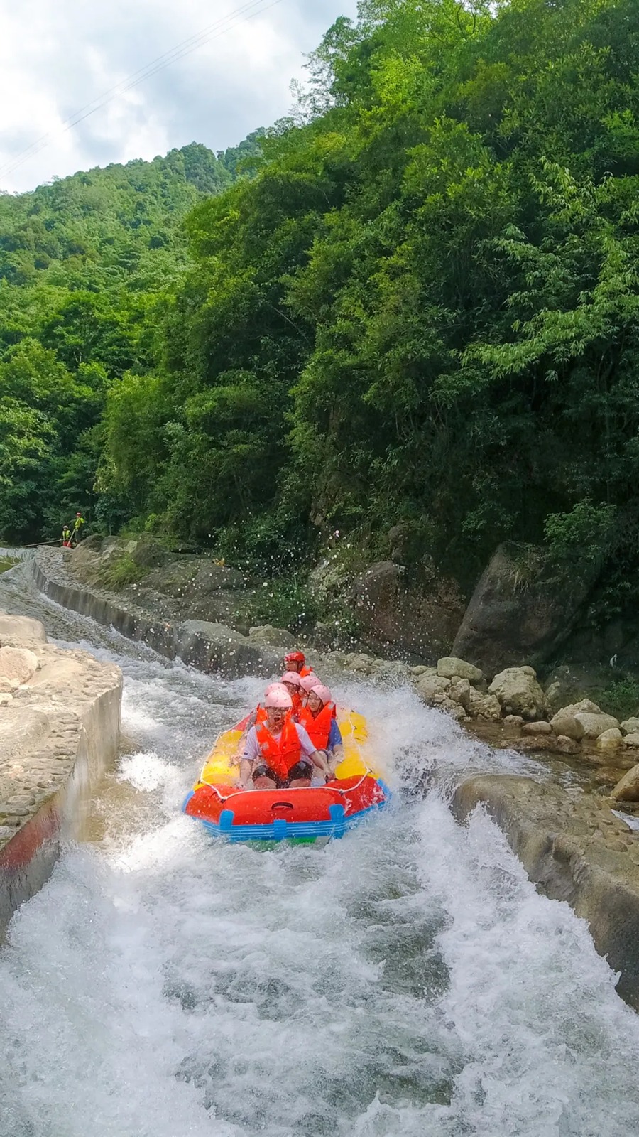 莽山大峡谷漂流图片