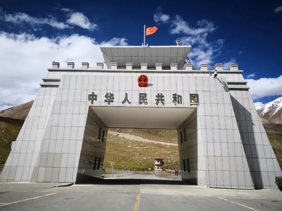 红其拉甫国门图片