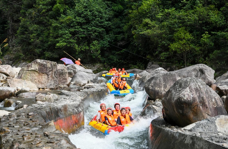 莽山大峡谷漂流图片