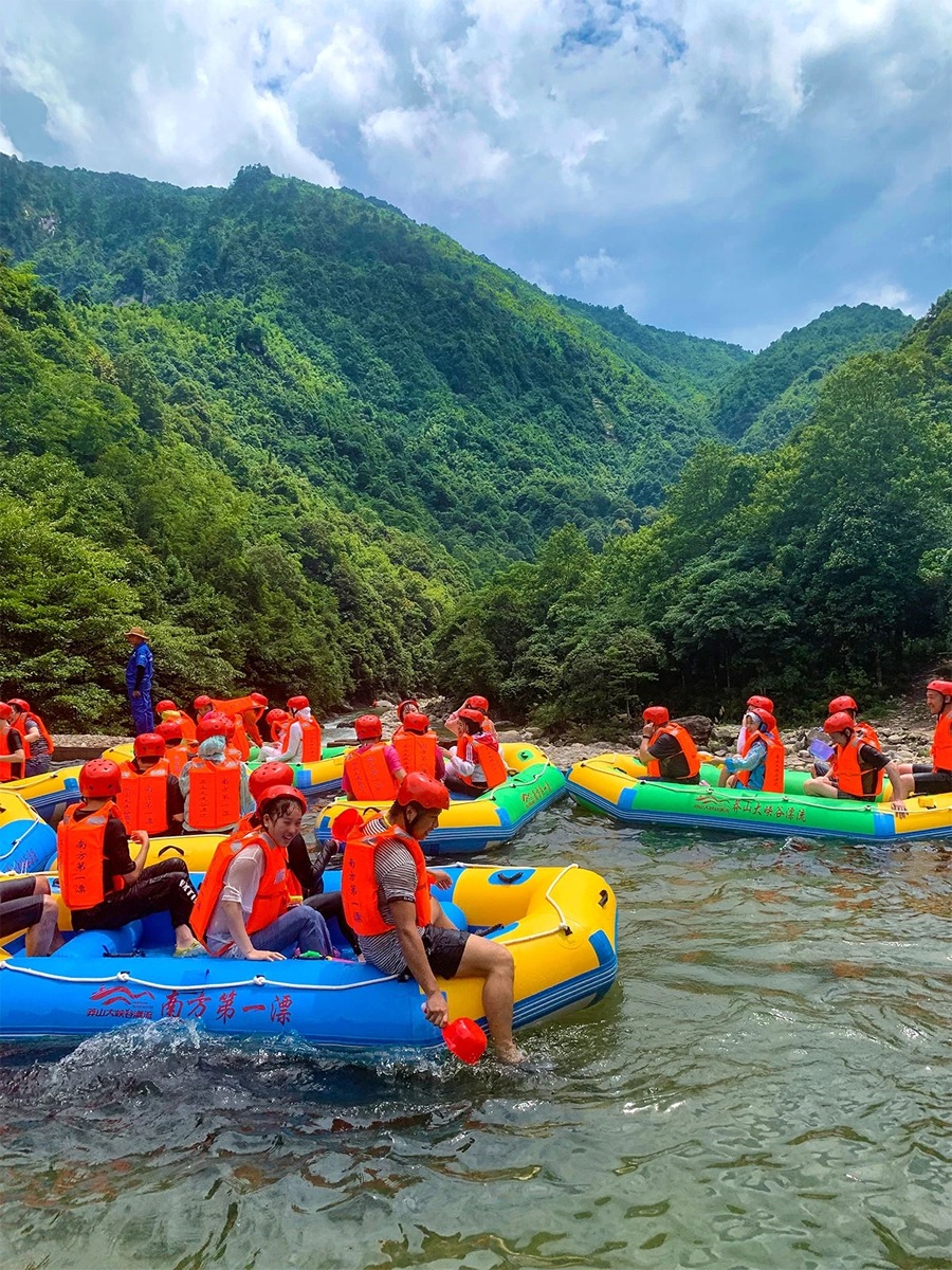 莽山大峡谷漂流图片
